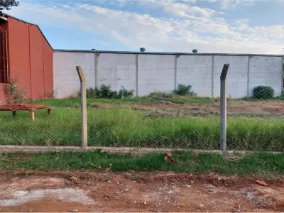 Terrenos à venda em esquina em Luque, Laurelty 4