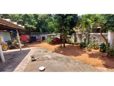 Terreno à venda em Luque com casa para reformar 3