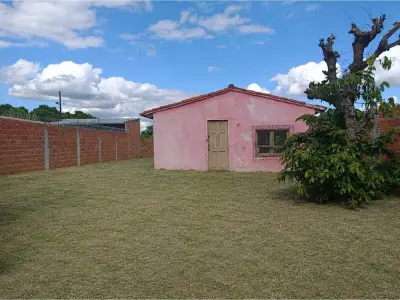 Terreno à venda em Mariano Roque Alonso com casa existente 2