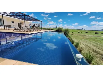 Terreno en venta en Paraqvaria Aero & Marina Country Club 2