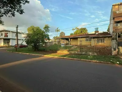 Land for sale in Presidente Franco, corner on Av. Guaraní 2