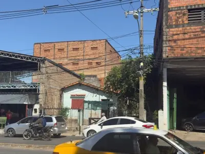 Terreno à venda para desenvolvimento em Los Laureles 4