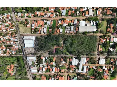Terreno à venda em avenida em Luque, Central 3