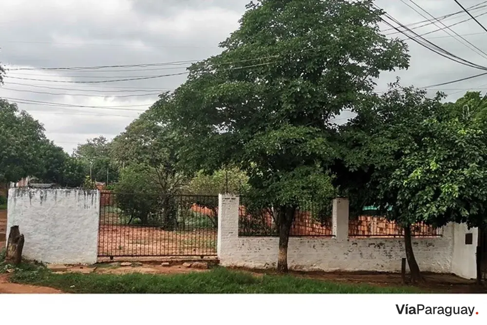 Terreno en esquina de 616 m² en venta en Isla Bogado, Luque — amurallado y titulado