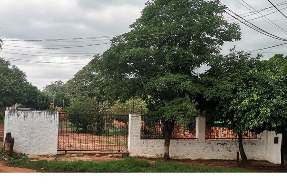 616 m² corner lot for sale in Isla Bogado, Luque — walled and titled