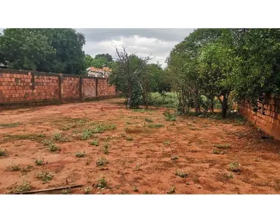 Terreno en esquina de 616 m² en venta en Isla Bogado, Luque — amurallado y titulado 3