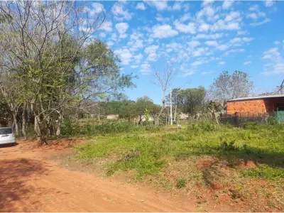 Terreno de esquina à venda em Capiatá, Central 3