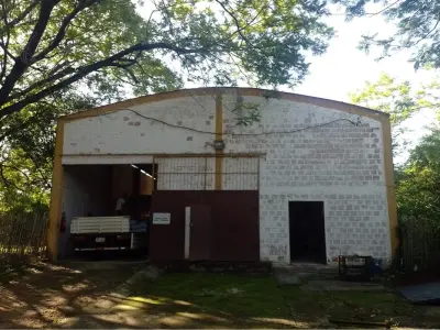 Terreno industrial con tinglado en venta en Piquete Cué, Limpio 2