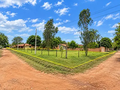 Terrenos de esquina a esquina com casa à venda em Limpio 4