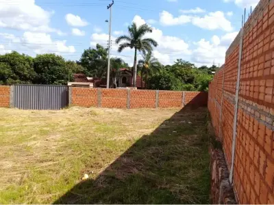 Land for sale with house on a corner in San Estanislao 3