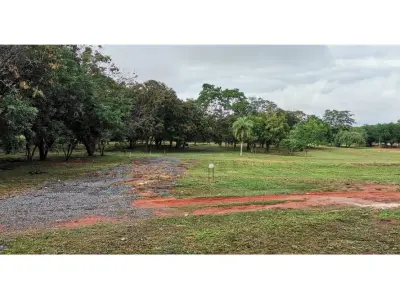Terrenos à venda em condomínio fechado em Villa Elisa 3