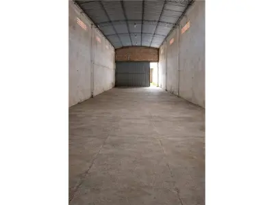 Tinglado comercial de 264 m² en venta sobre Ruta Transchaco 3