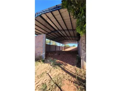 Tinglado comercial en venta en el centro de Yaguarón 2