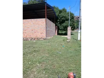 Tinglado comercial en venta en el centro de Yaguarón 3