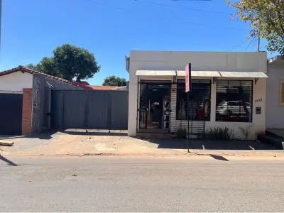 Tinglado con showroom en venta en Fernando de la Mora 2