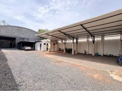 Tinglado con showroom en venta en Fernando de la Mora 4