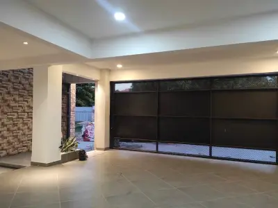 Triplex à venda em Assunção, a poucos passos da Av. Médicos del Chaco 3