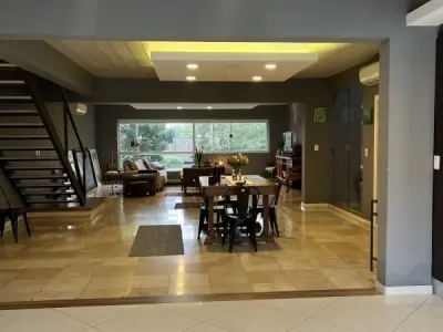 Triplex à venda em Tembetary, Assunção 2