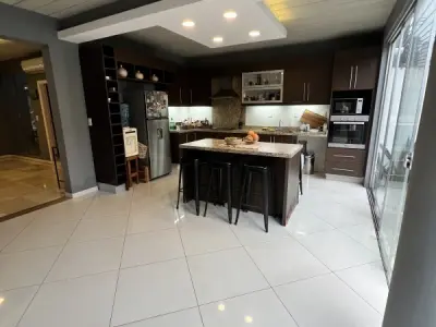 Triplex à venda em Tembetary, Assunção 4
