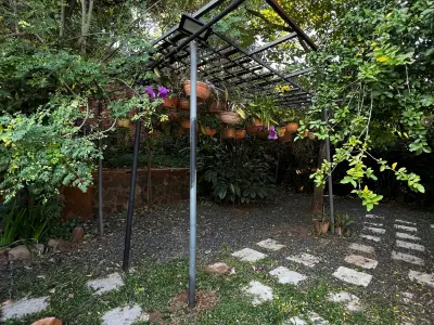 Casa de 5 quartos para reformar no bairro Recoleta, Assunção 2
