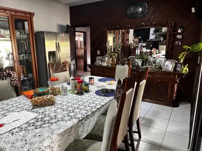 Casa de 5 quartos para reformar no bairro Recoleta, Assunção 4