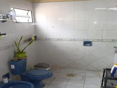 Casa com salões comerciais à venda em Barrio Obrero 4