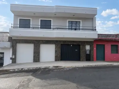 Four-bedroom house with river views in Sajonia, Asunción 4