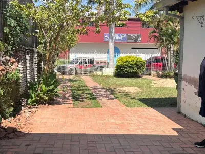 Casa com Amplo Terreno no Bairro San Jorge, Mariano Roque Alonso 2