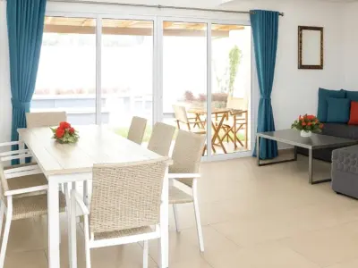 3-Bedroom Duplex in Cristóbal Colón, San Bernardino 2