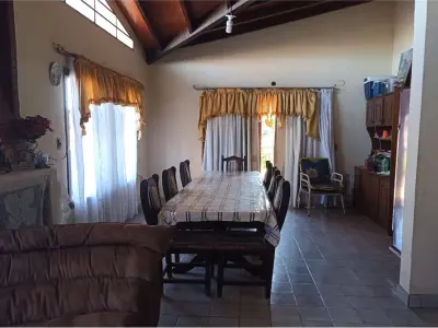 Two-storey house with commercial premises for sale in downtown Encarnación 4